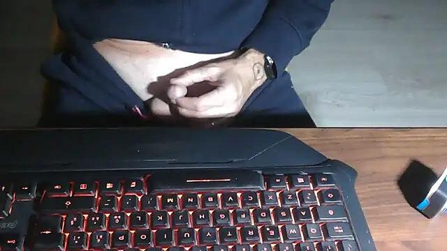 Snapshot of Adri_gard chatting on 11.16.25 Adri gard online show from 11.16.25