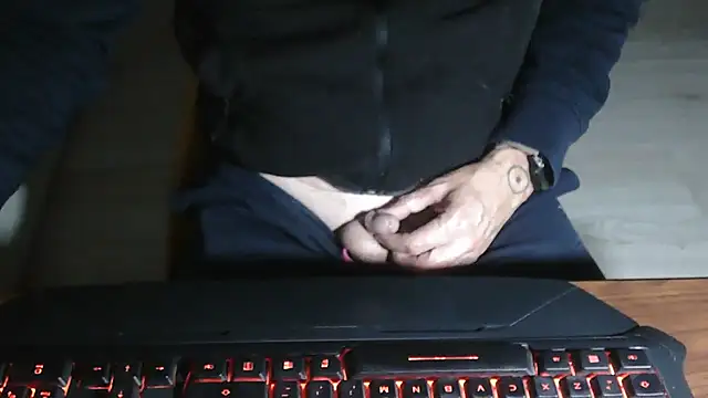 Snapshot of Adri_gard chatting on 11.19.25 Adri gard online show from 11.19.25