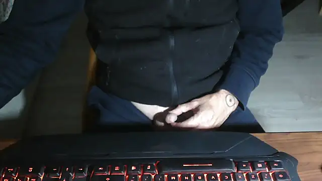 Snapshot of Adri_gard chatting on 11.20.25 Adri gard online show from 11.20.25