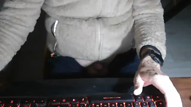 Snapshot of Adri_gard chatting on 11.25.25 Adri gard online show from 11.25.25