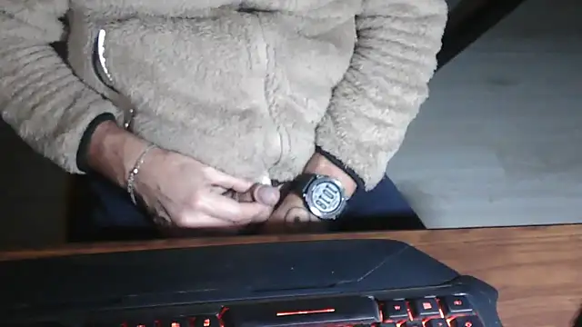 Snapshot of Adri_gard chatting on 11.29.25 Adri gard online show from 11.29.25