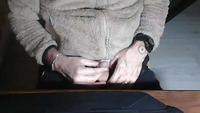 Snapshot of Adri_gard chatting on 12.19.25 Adri gard online show from 12.19.25