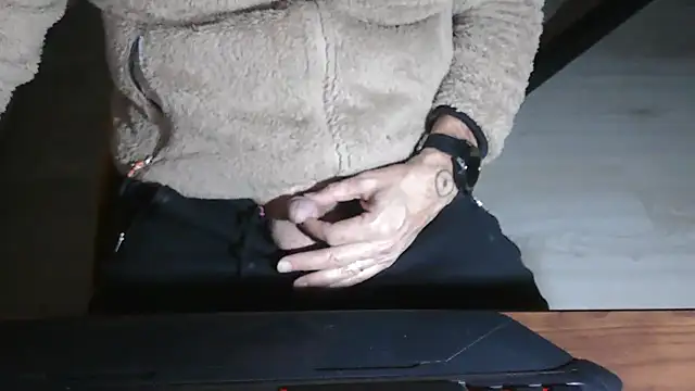 Snapshot of Adri_gard chatting on 12.20.25 Adri gard online show from 12.20.25