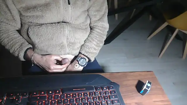 Snapshot of Adri_gard chatting on 03.25.26 Adri gard online show from 03.25.26