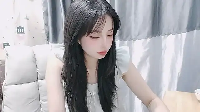 Snapshot of Nery_Asian chatting on 12.21.24 Nery Asian online show from 12.21.24