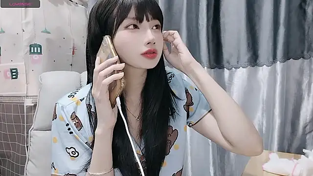 Snapshot of Nery_Asian chatting on 12.24.24 Nery Asian online show from 12.24.24