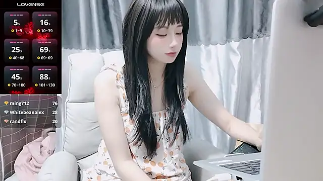 Snapshot of Nery_Asian chatting on 12.25.24 Nery Asian online show from 12.25.24