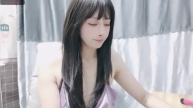 Snapshot of Nery_Asian chatting on 12.28.24 Nery Asian online show from 12.28.24