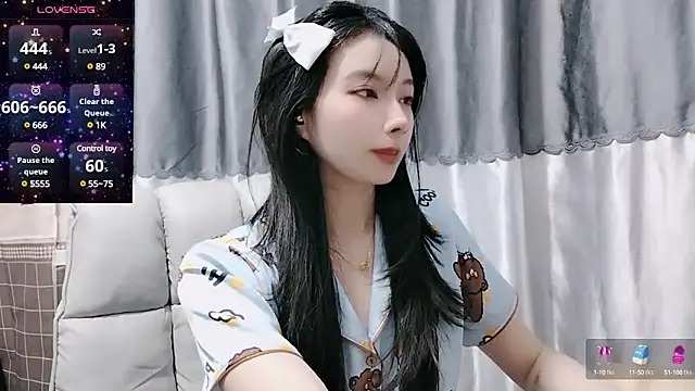 Snapshot of Nery_Asian chatting on 02.10.25 Nery Asian online show from 02.10.25