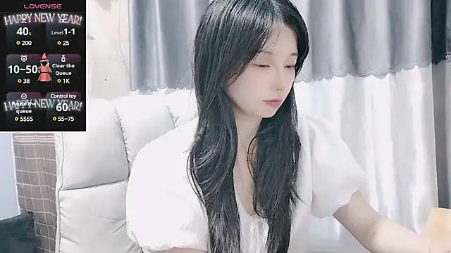 Snapshot of Nery_Asian chatting on 02.13.25 Nery Asian online show from 02.13.25