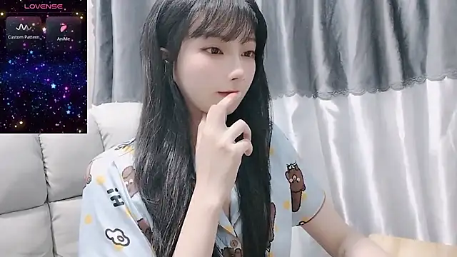 Snapshot of Nery_Asian chatting on 02.17.25 Nery Asian online show from 02.17.25