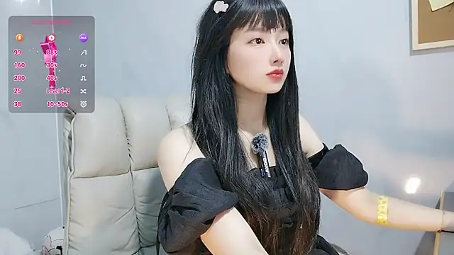 Snapshot of Nery_Asian chatting on 09.18.25 Nery Asian online show from 09.18.25