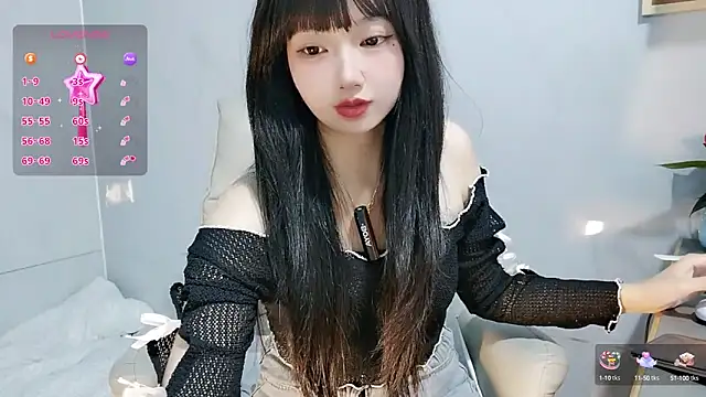 Snapshot of Nery_Asian chatting on 09.19.25 Nery Asian online show from 09.19.25