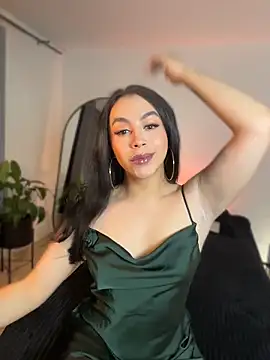 Snapshot of Vonmodel1 chatting on 06.19.26 Vonmodel1 online show from 06.19.26