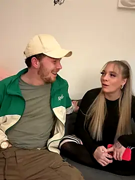 Snapshot of NickyGold_Official chatting on 11.17.25 NickyGold Official online show from 11.17.25