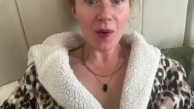 Snapshot of redheadrosie69 chatting on 09.25.25 redheadrosie69 online show from 09.25.25