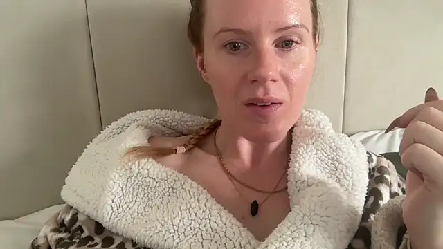 Snapshot of redheadrosie69 chatting on 09.30.25 redheadrosie69 online show from 09.30.25