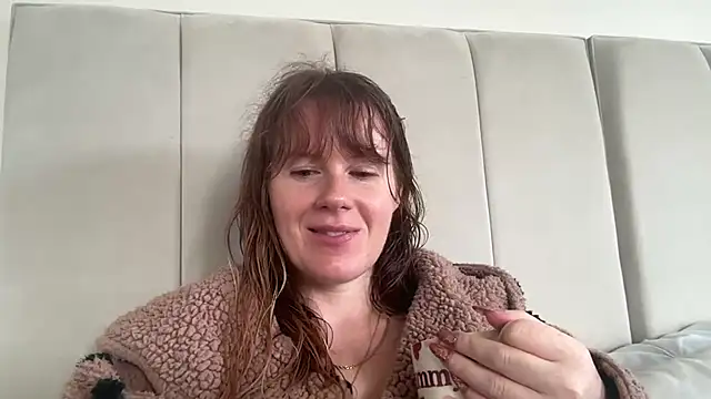 Snapshot of redheadrosie69 chatting on 10.13.25 redheadrosie69 online show from 10.13.25