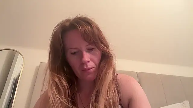 Snapshot of redheadrosie69 chatting on 10.17.25 redheadrosie69 online show from 10.17.25