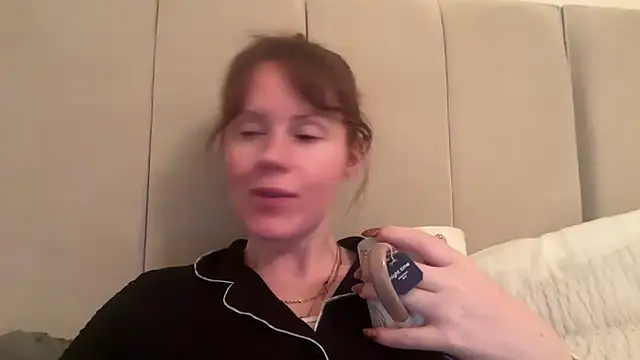 Snapshot of redheadrosie69 chatting on 10.17.25 redheadrosie69 online show from 10.17.25