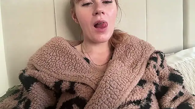 Snapshot of redheadrosie69 chatting on 11.13.25 redheadrosie69 online show from 11.13.25