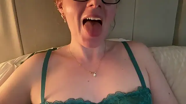 Snapshot of redheadrosie69 chatting on 01.18.26 redheadrosie69 online show from 01.18.26