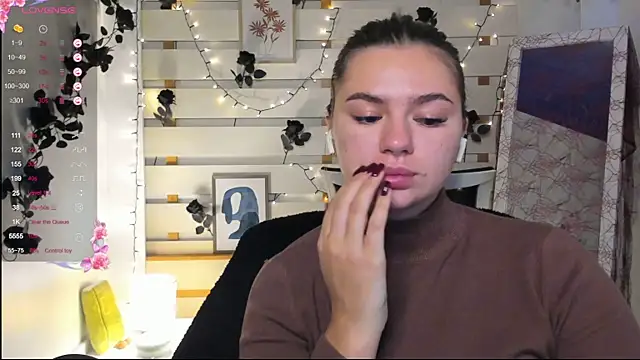 Snapshot of Josephine_Kiss chatting on 10.26.25 Josephine Kiss online show from 10.26.25