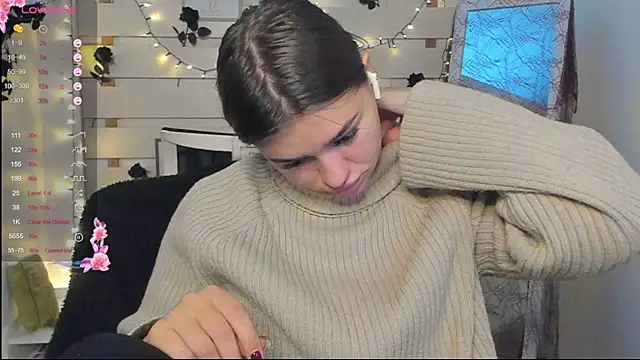 Snapshot of Josephine_Kiss chatting on 10.27.25 Josephine Kiss online show from 10.27.25