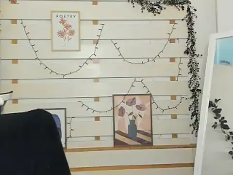 Snapshot of Josephine_Kiss chatting on 11.21.25 Josephine Kiss online show from 11.21.25