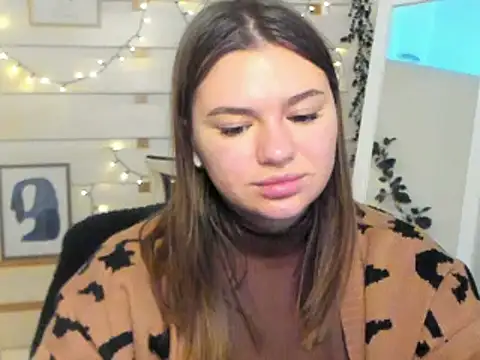 Snapshot of Josephine_Kiss chatting on 11.24.25 Josephine Kiss online show from 11.24.25