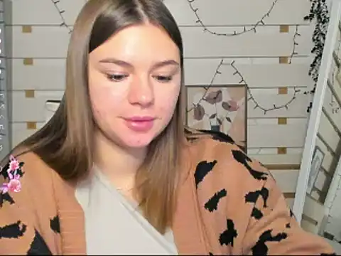 Snapshot of Josephine_Kiss chatting on 11.27.25 Josephine Kiss online show from 11.27.25