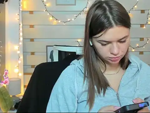 Snapshot of Josephine_Kiss chatting on 11.29.25 Josephine Kiss online show from 11.29.25