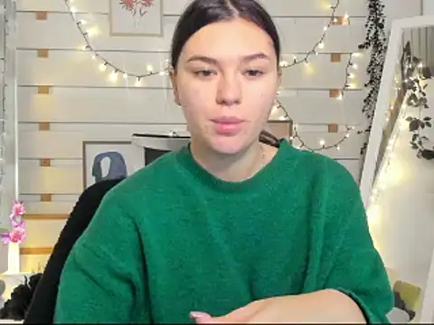 Snapshot of Josephine_Kiss chatting on 12.20.25 Josephine Kiss online show from 12.20.25