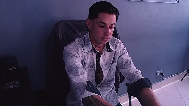 Snapshot of Erick_Wall chatting on 01.19.25 Erick Wall online show from 01.19.25