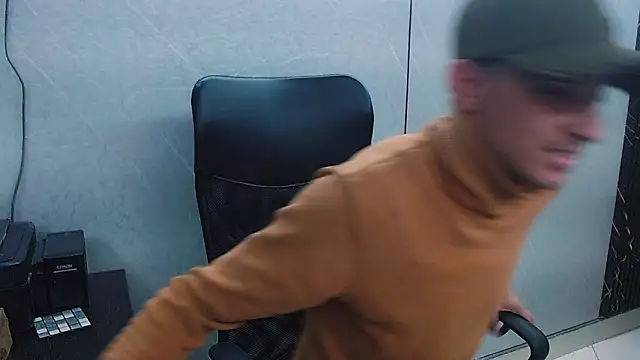 Snapshot of Erick_Wall chatting on 02.11.25 Erick Wall online show from 02.11.25