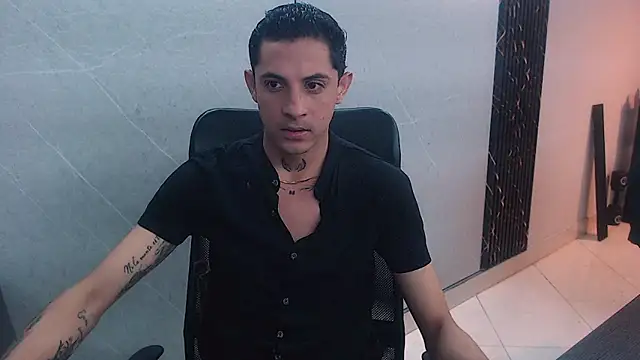 Snapshot of Erick_Wall chatting on 02.23.25 Erick Wall online show from 02.23.25