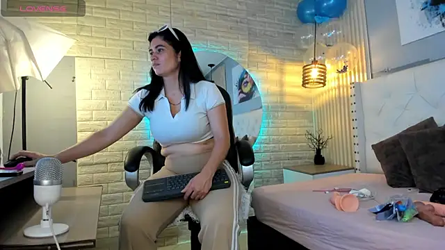 Snapshot of sussy__stone chatting on 06.13.26 sussy stone online show from 06.13.26