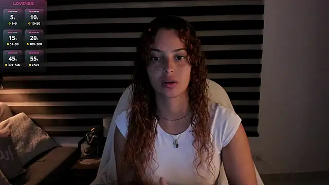 Snapshot of georgina_palacios chatting on 12.17.25 georgina palacios online show from 12.17.25