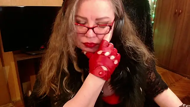 Snapshot of Miss_Tress chatting on 12.24.24 Miss Tress online show from 12.24.24