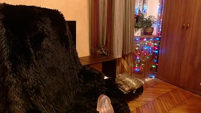 Snapshot of Miss_Tress chatting on 12.29.24 Miss Tress online show from 12.29.24
