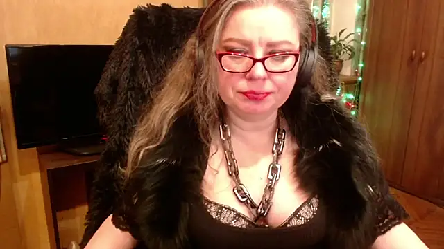 Snapshot of Miss_Tress chatting on 02.14.25 Miss Tress online show from 02.14.25