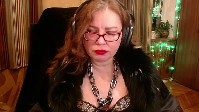 Snapshot of Miss_Tress chatting on 10.21.25 Miss Tress online show from 10.21.25