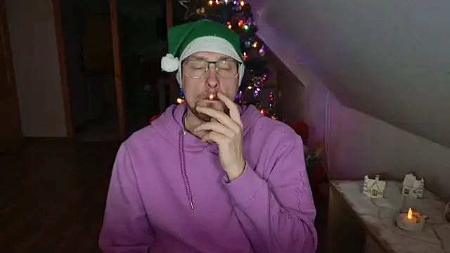 Snapshot of Relsxboy chatting on 12.23.24 Relsxboy online show from 12.23.24