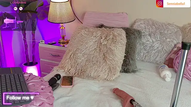 Snapshot of SenniaBella chatting on 02.11.26 SenniaBella online show from 02.11.26