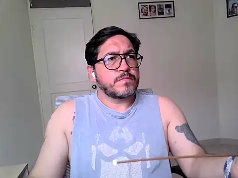 Snapshot of OsoMaduro12 chatting on 12.01.25 OsoMaduro12 online show from 12.01.25