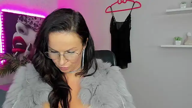 HelenLuxx online show from 02.01.25