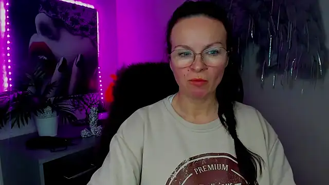 HelenLuxx online show from 02.09.26