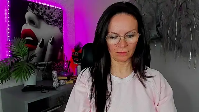 HelenLuxx online show from 04.21.26