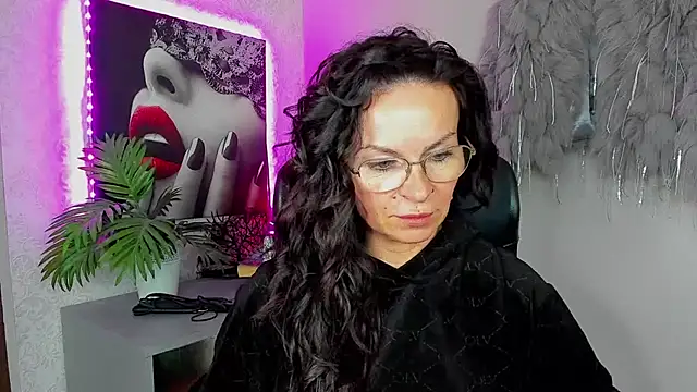 HelenLuxx online show from 04.23.26