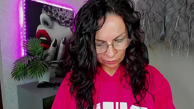 HelenLuxx online show from 04.24.26